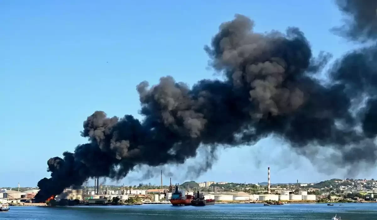 Incendio en la refinería de Regla Ñico López